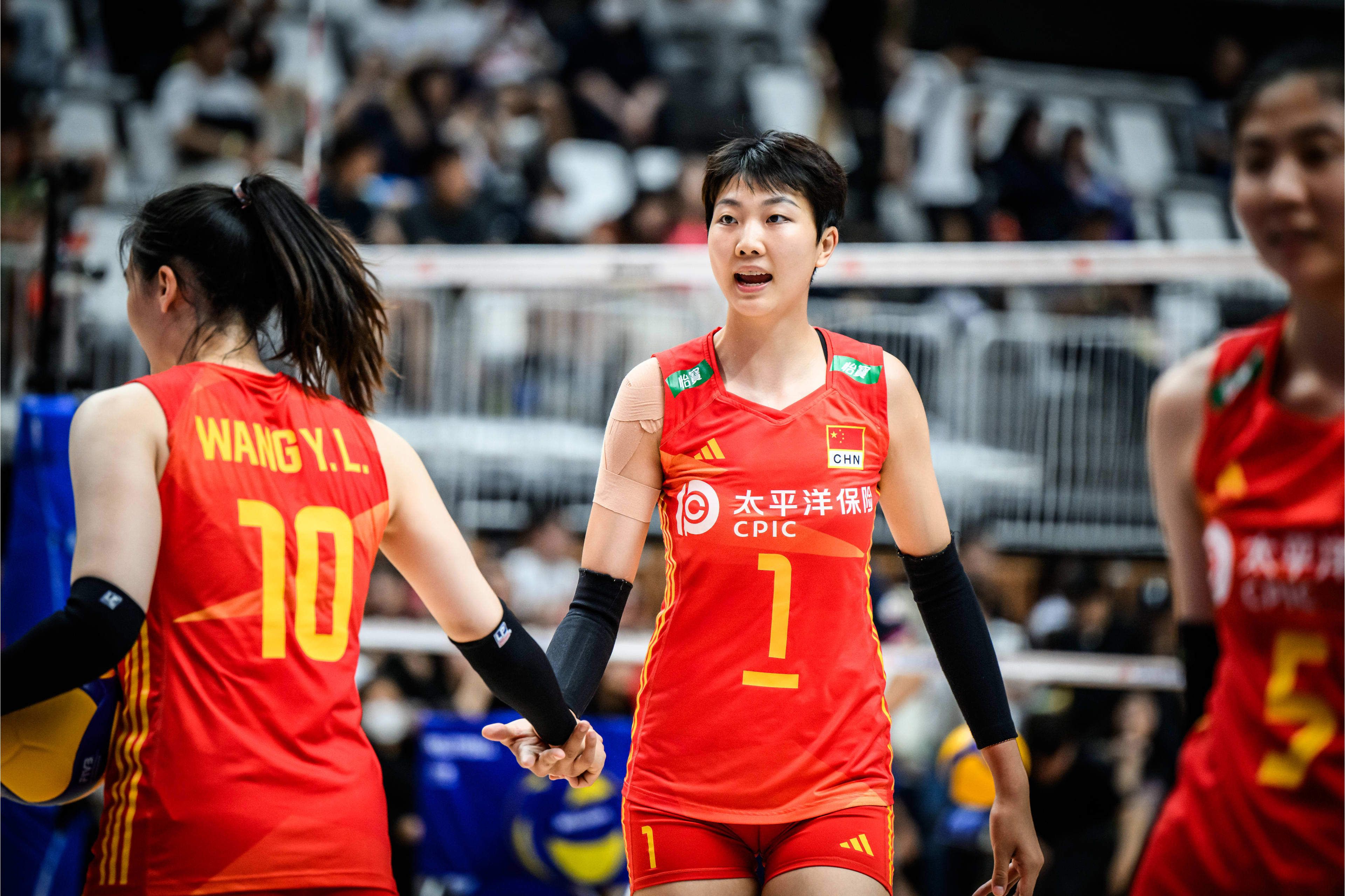 据Deadline称，自从詹姆斯;古恩被迪士尼开除后，其他好莱坞公司都抢着要与其进行合作